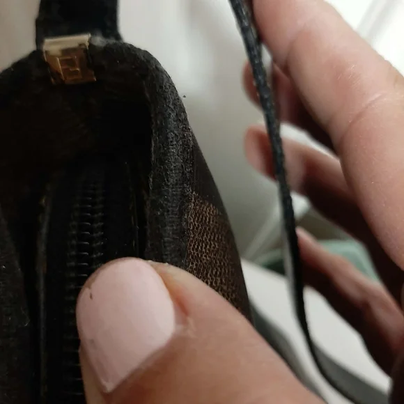 FENDI Vintage/Retired 1994 Pequin Daimer Shoulderbag - Picture 4 of 16